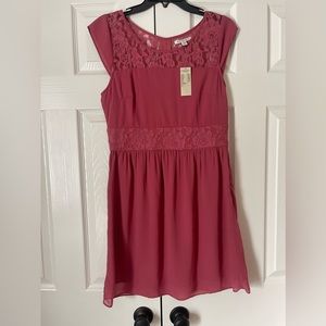 Brand new size M, American Eagle Dress…it’s so cute!